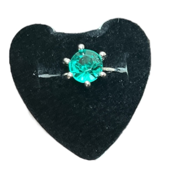 Green Gem Silver Tone Ring - Picture 1 of 1